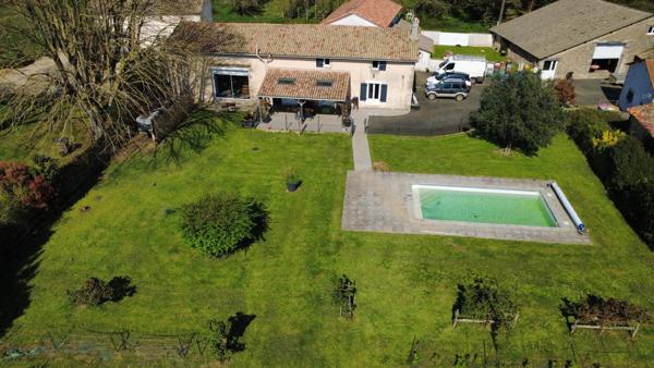Maison ancienne de charme à vendre à Vaux - 10 pièces, piscine, grand terrain