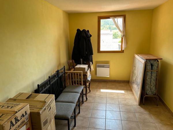 Maison familiale de 98 m² avec jardin, garage et carport à Digne-les-Bains
