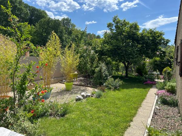 Maison familiale de 98 m² avec jardin, garage et carport à Digne-les-Bains