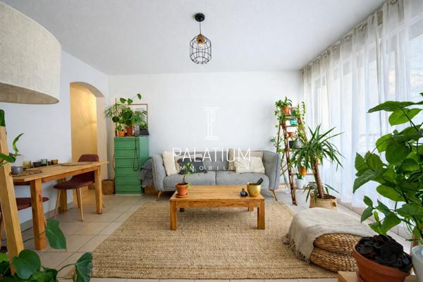 Appartement deux pièces avec balcon, ascenseur et place parking sécurisée