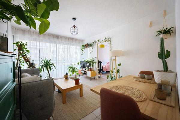 Appartement deux pièces avec balcon, ascenseur et place parking sécurisée