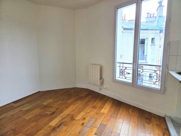 Studio sur cour pavé - rue Oberkampf