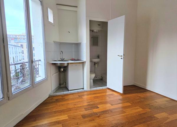 Studio sur cour pavé - rue Oberkampf