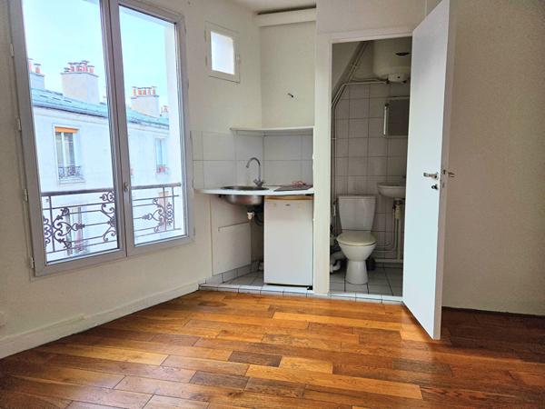 Studio sur cour pavé - rue Oberkampf