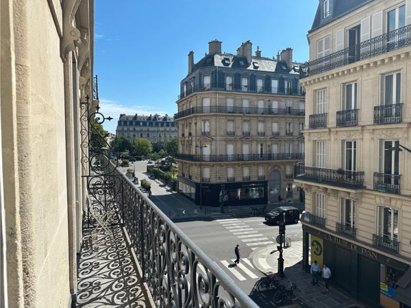 Paris 8 - 2 pièces - Haussmannien