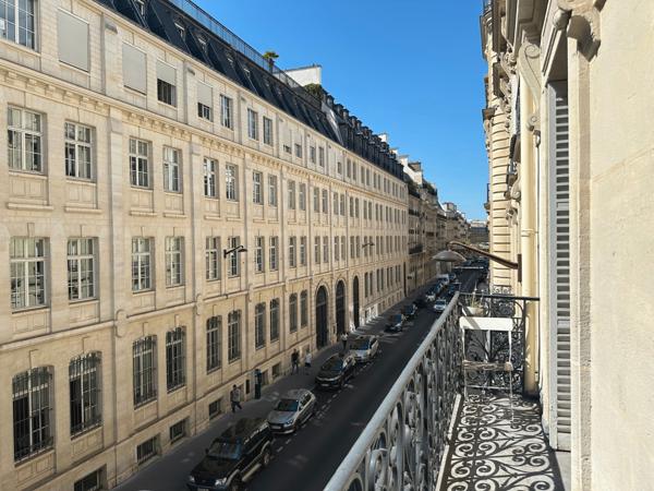 Paris 8 - 2 pièces - Haussmannien