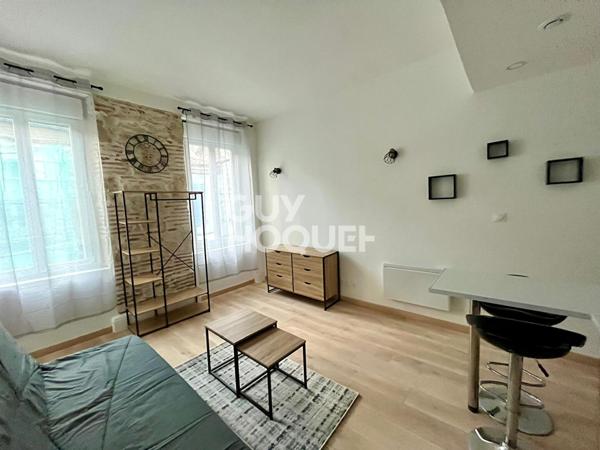 Studio rénové, dans petit immeuble avec buanderie et local vélo