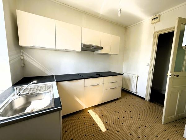 NANTES ZOLA GRILLAUD T4 TRAVERSANT DE CARACTERE A RAJEUNIR CALME et RESIDENTIEL
