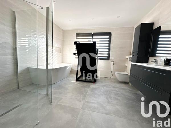 Maison 6 pièces de 130 m² à Blanquefort (33290)