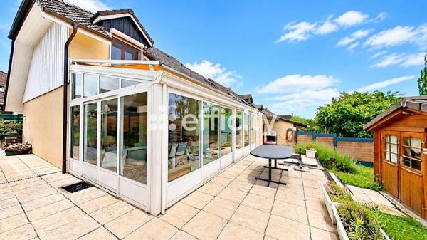 Maison
         5 pièces
        - 95 m² Exclusivité 549 000 € *