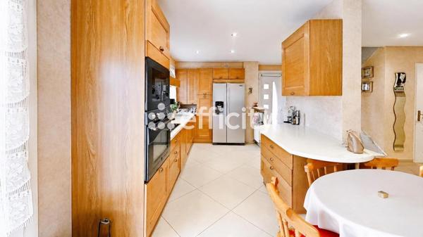 Maison
         5 pièces
        - 95 m² Exclusivité 549 000 € *