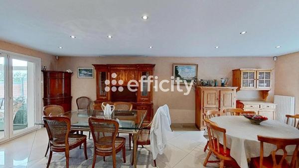 Maison
         5 pièces
        - 95 m² Exclusivité 549 000 € *