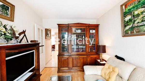 Maison
         5 pièces
        - 95 m² Exclusivité 549 000 € *