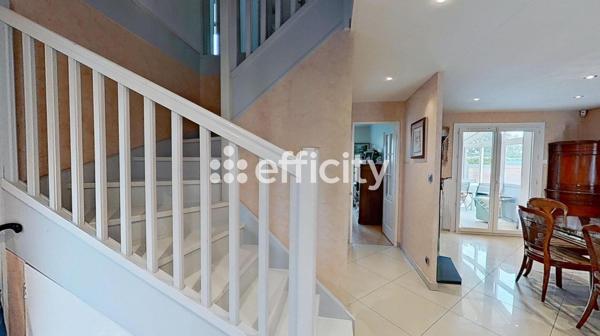 Maison
         5 pièces
        - 95 m² Exclusivité 549 000 € *