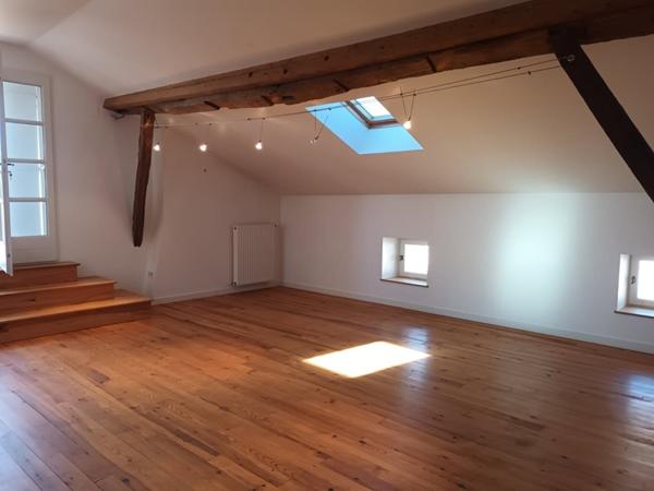 Centre-ville Aiguillon, belle maison spacieuse et lumineuse