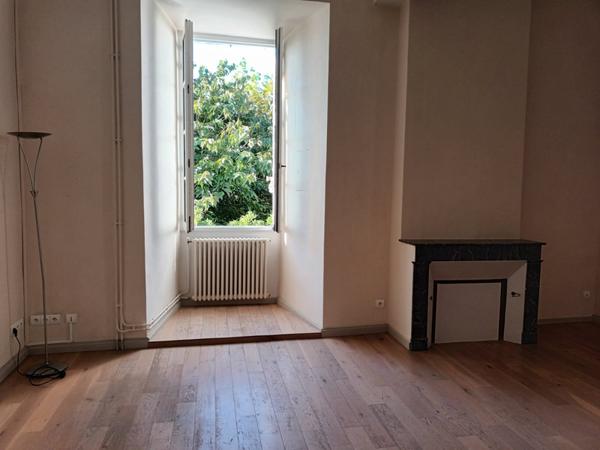 Centre-ville Aiguillon, belle maison spacieuse et lumineuse