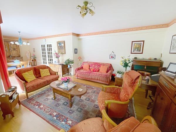 Appartement traversant lumineux avec balcons