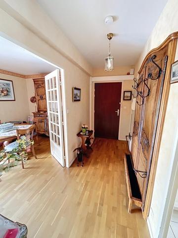 Appartement traversant lumineux avec balcons