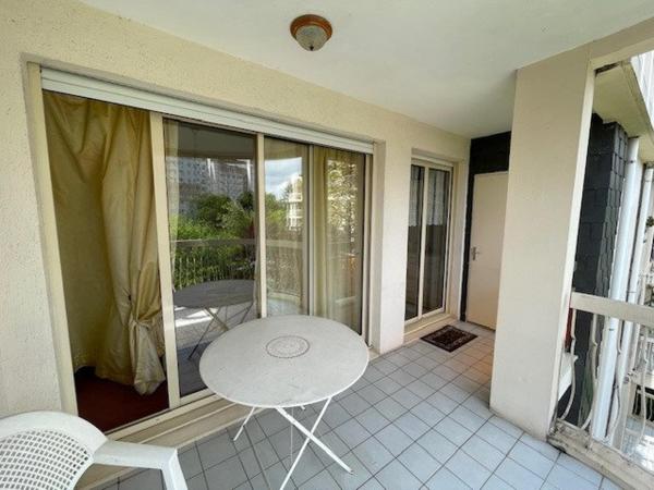 Appartement traversant lumineux avec balcons