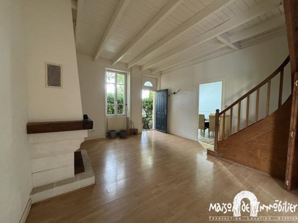 Location Maison de ville meublée - 6 pièces - 156m² - Jardin clos