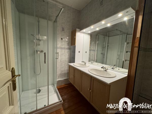 Location Maison de ville meublée - 6 pièces - 156m² - Jardin clos