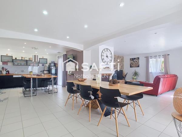 Villa de 174 m² sur 1463 m² de terrain avec piscine