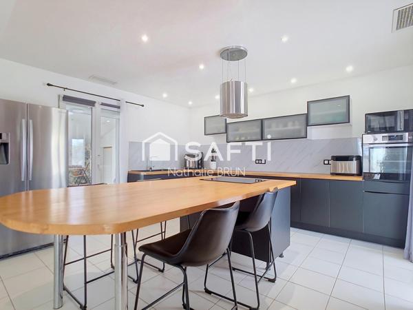 Villa de 174 m² sur 1463 m² de terrain avec piscine