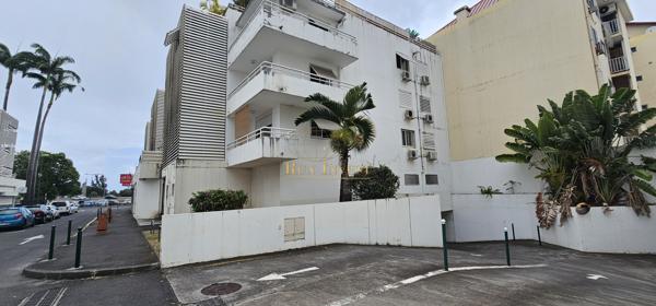 Appartement T2 de 43,80 m2 à Sainte Clotilde secteur Champ Fleury