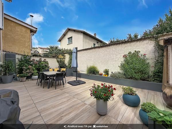 Maison
         5 pièces
        - 180 m² 374 900 € *