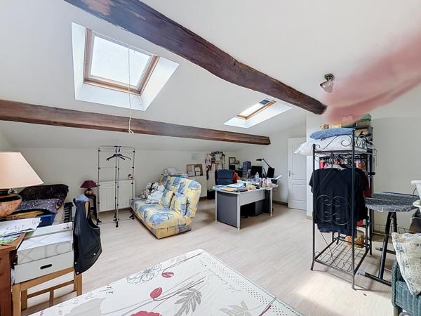 Maison
         5 pièces
        - 180 m² 374 900 € *