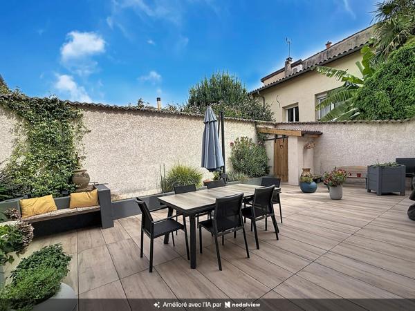 Maison
         5 pièces
        - 180 m² 374 900 € *