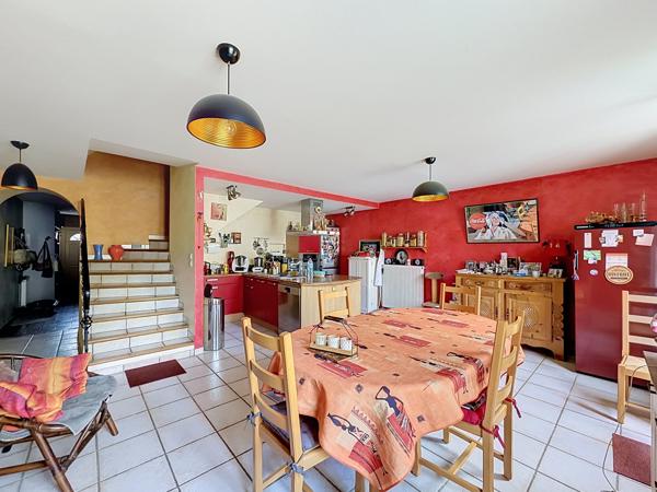 Maison
         5 pièces
        - 180 m² 374 900 € *