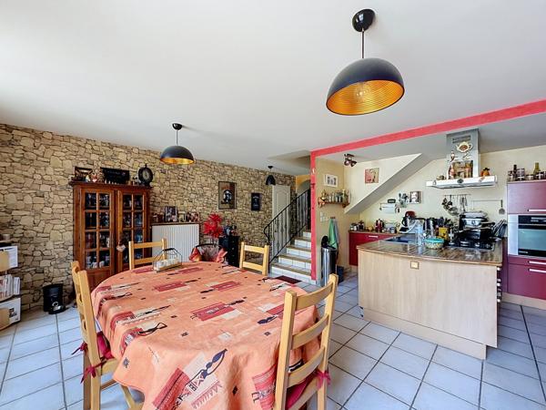 Maison
         5 pièces
        - 180 m² 374 900 € *