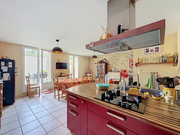 Maison
         5 pièces
        - 180 m² 374 900 € *