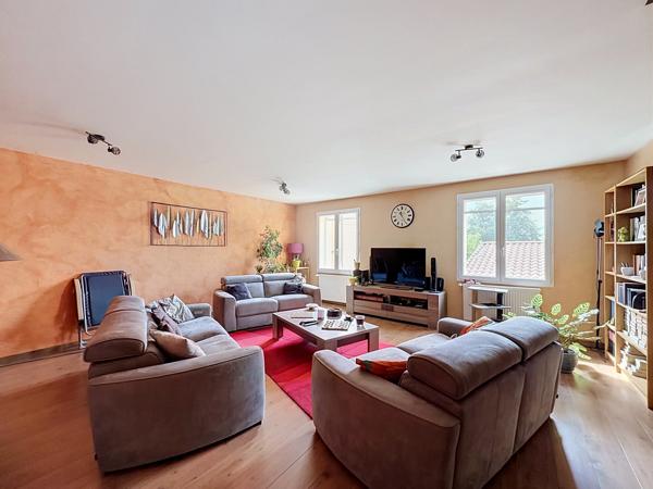 Maison
         5 pièces
        - 180 m² 374 900 € *