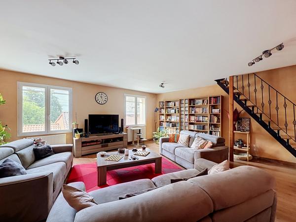 Maison
         5 pièces
        - 180 m² 374 900 € *