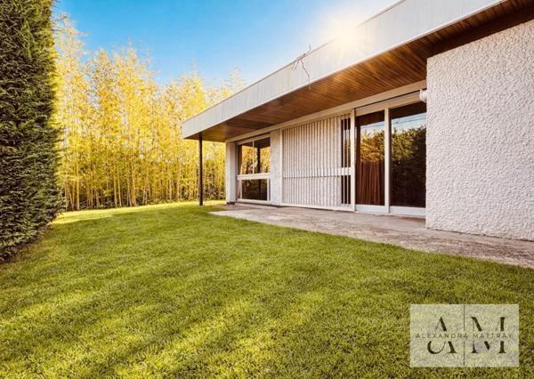 Maison d'architecte de plain pied de 264 m² édifiée sur parcelle de près de 1000 m².