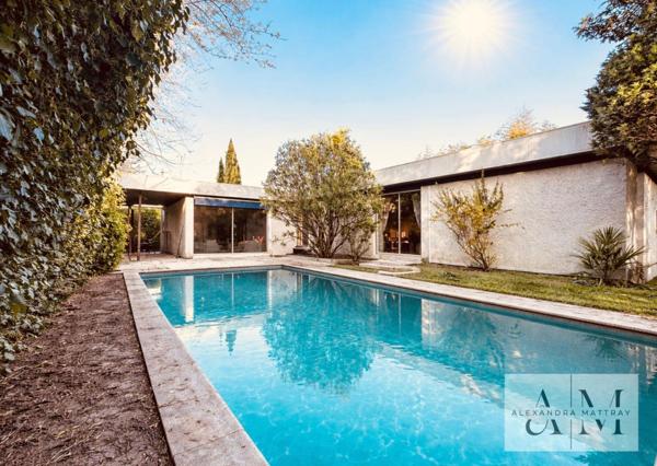 Maison d'architecte de plain pied de 264 m² édifiée sur parcelle de près de 1000 m².