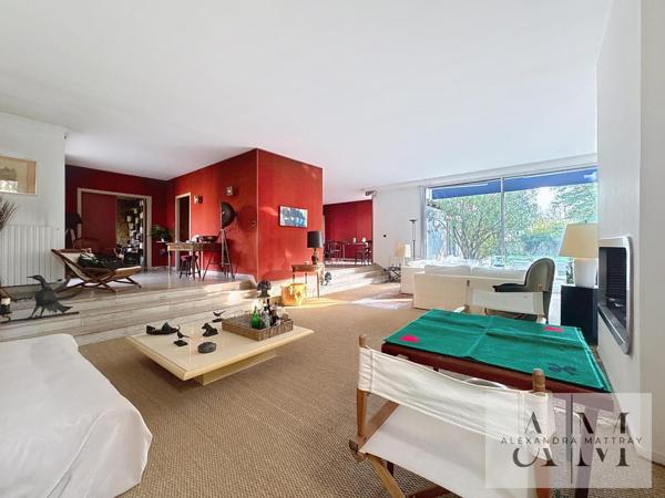 Maison d'architecte de plain pied de 264 m² édifiée sur parcelle de près de 1000 m².