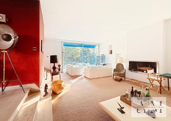 Maison d'architecte de plain pied de 264 m² édifiée sur parcelle de près de 1000 m².