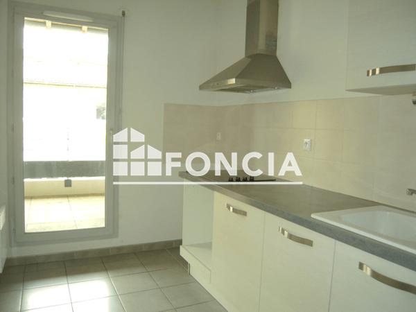 Location Appartement 3 pièces 76.8 m² - 49 BOULEVARD DU NORD Gimont 32200