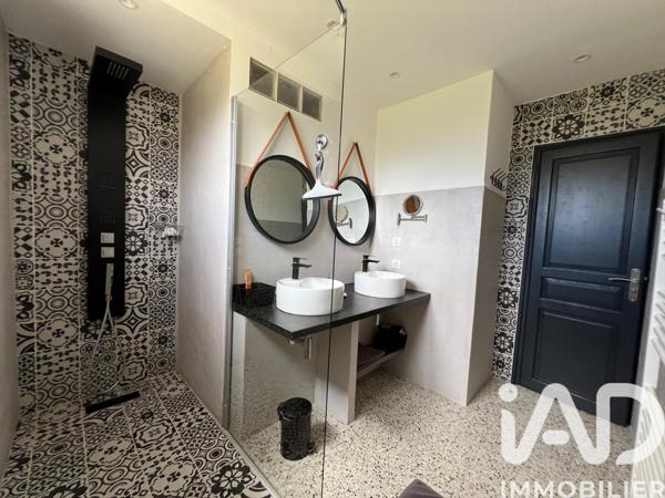 Maison à vendre 9 pièces 204 m² Pourrières