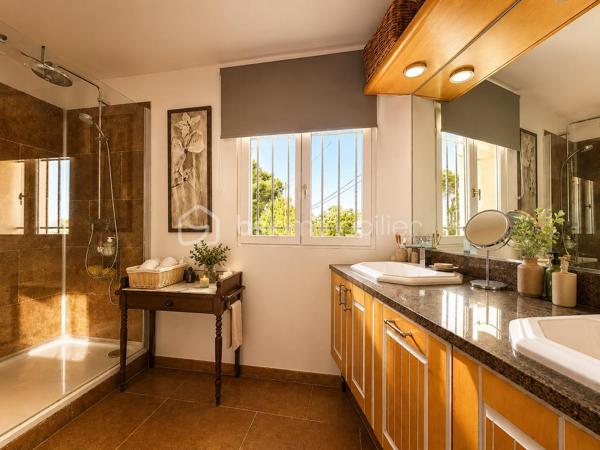 🌿✨ Maison en pierre avec vue Ventoux et Dentelles de Montmirail ✨🌿

À proximité du village, tout en profitant d’un environnement calme et privilégié, découvrez cette magnifique maison en pierre entièrement rénovée, offrant environ 180 m² habitables au cœur d’un superbe jardin arboré au charme authentique.

Dès l’entrée, le charme opère avec de beaux volumes et une atmosphère chaleureuse. La maison propose un vaste espace de vie composé d’un salon, d’une salle à manger et d’une cuisine équipée, ouverts sur une très belle terrasse ombragée, idéale pour profiter des repas d’été dans un cadre paisible.

À l’étage, l’espace nuit se compose de quatre chambres dont une parentale , d’une salle de bain avec baignoire et douche, d’un grand dressing ainsi qu’un toilette indépendant.
Le jardin, véritable écrin de verdure, accueille une grande piscine parfaitement intégrée dans l’environnement, invitant à la détente et à la douceur de vivre provençale.

La dépendance, pleine de charme, offre un espace indépendant idéal pour recevoir famille et amis ou envisager une activité complémentaire.
Elle se compose d’un agréable coin nuit, d’une petite cuisine fonctionnelle, d’un espace salle d’eau avec toilettes, le tout sublimé par de magnifiques fenêtres esprit verrière en fer forgé apportant beaucoup de cachet et une belle luminosité.

Les prestations complètent parfaitement ce bien rare :
 Piscine
 Terrasse ombragée
 Deux garages
 Un bureau
 Une buanderie
 Cheminée, poêle à granules, climatisation. 

🌿 Un véritable havre de paix alliant authenticité, confort et douceur de vivre, idéal pour les amoureux de la Provence et des belles demeures de caractère.
                            Coup de cœur assuré – À découvrir sans tarder.