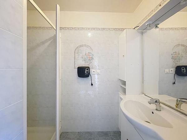 Lumineuse bastide de 220m2, 10 pièces, 7 chambres, vaste jardin clos de 3100m2