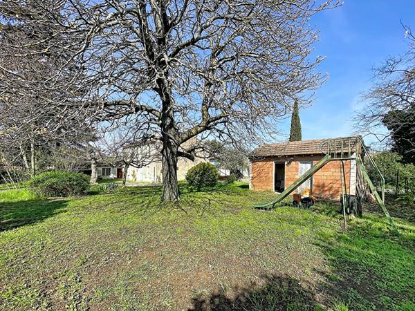 Lumineuse bastide de 220m2, 10 pièces, 7 chambres, vaste jardin clos de 3100m2