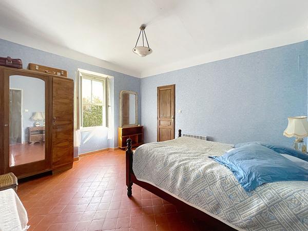 Lumineuse bastide de 220m2, 10 pièces, 7 chambres, vaste jardin clos de 3100m2