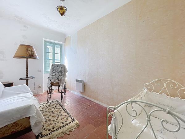 Lumineuse bastide de 220m2, 10 pièces, 7 chambres, vaste jardin clos de 3100m2
