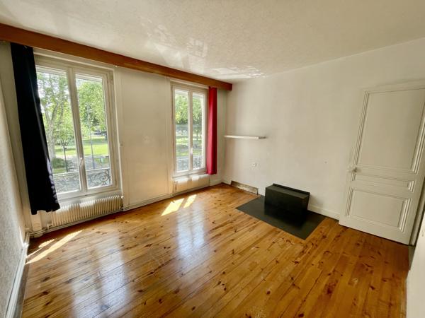Saint-Étienne (42000) T3 Place Carnot 107M2