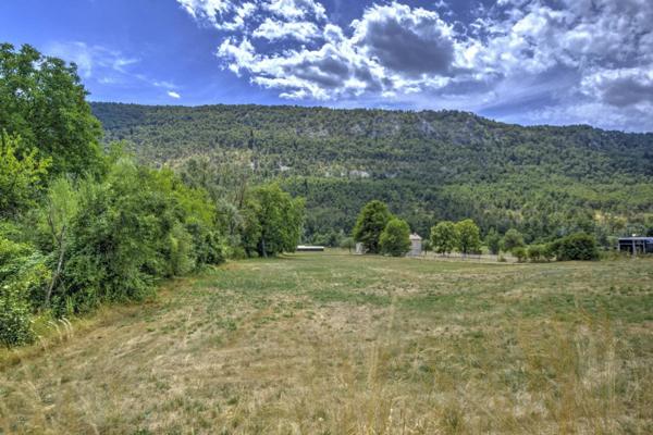 Terrains constructibles plats (1450m² et 1580m²)– Vue dégagée – Clars / Escragnolles (06)