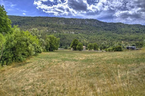 Terrains constructibles plats (1450m² et 1580m²)– Vue dégagée – Clars / Escragnolles (06)